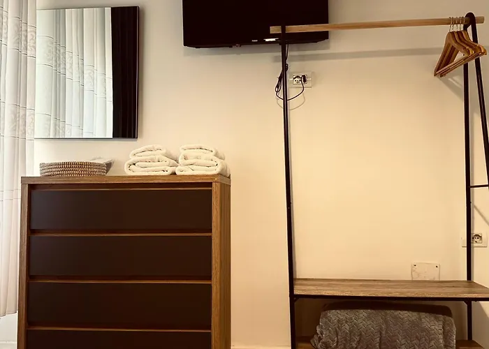 ホームステイ Hi5 ティラナ